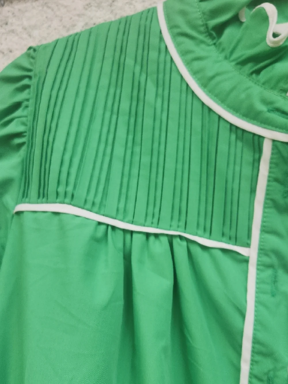 entro Green Ruffled Yoke Short Sleeve Dress with White Piping - Picture 3 of 7